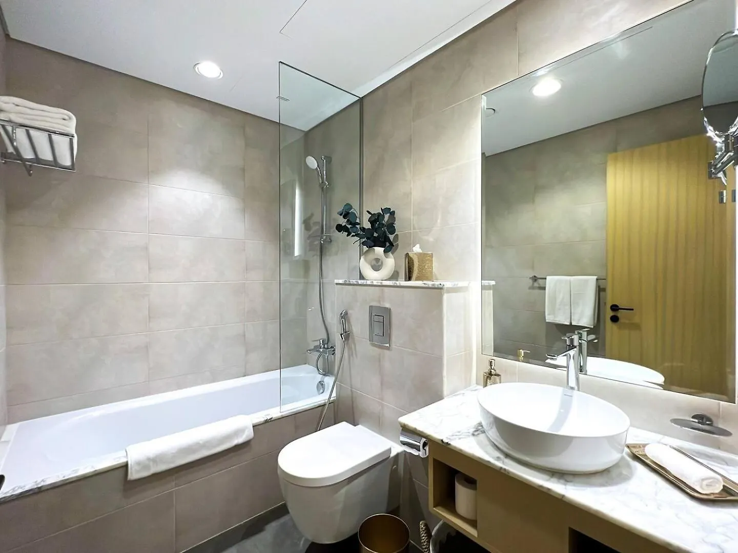Keyrock Living - Burj Khalifa View Retreat With Pool Διαμέρισμα Ντουμπάι
